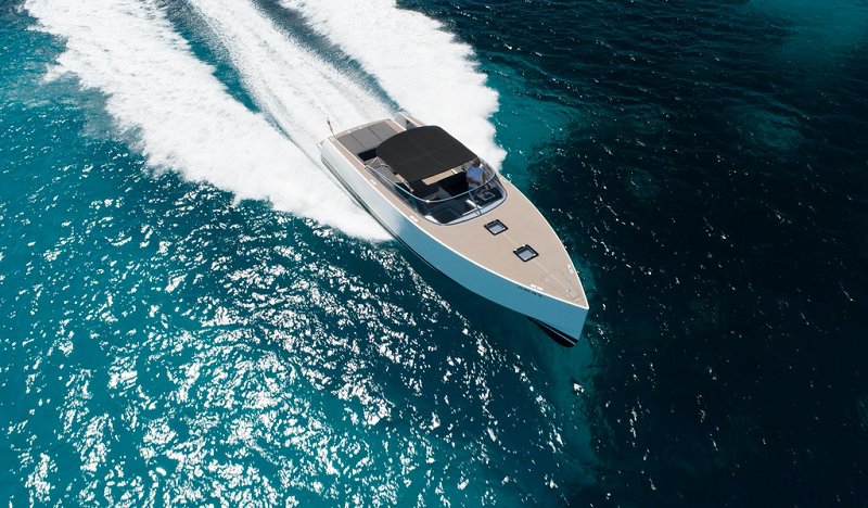 VanDutch 40 LIV on the water in St Barth